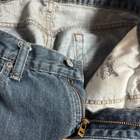 Levi's Relaxed Fit Dark Blue Jeans - Picture 6 of 8